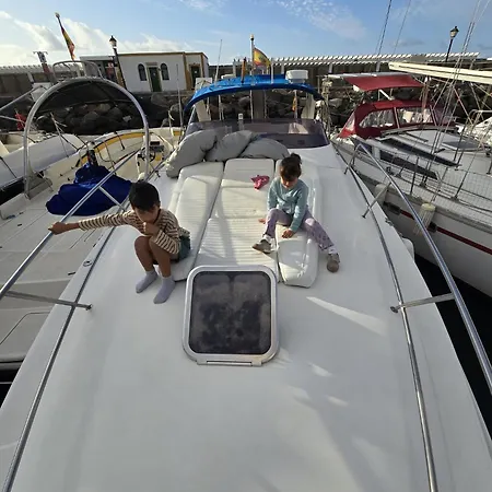 Yate Malu V Botel