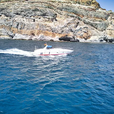 Yate Malu V Botel *