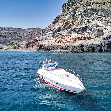Yate Malu V Puerto De Mogan