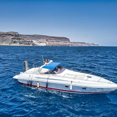 Yate Malu V Botel